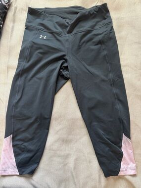 Under Armour Womens Dark Grey Capri Leggings with Pink Hem